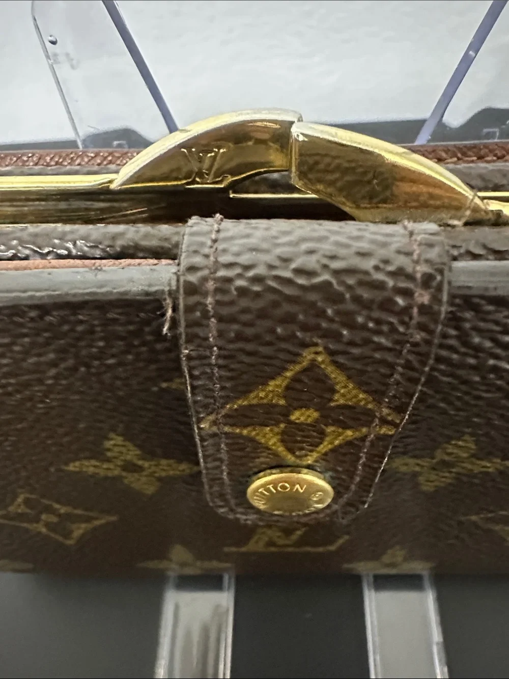 EUC Vintage Louis Vuitton Monogram Bifold Snap Wallet w Gold  Coin Closure